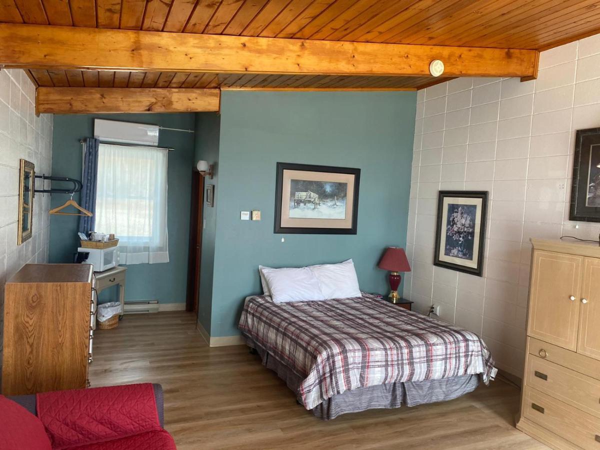 Huron Sands Motel And Restaurant Providence Bay Exteriér fotografie